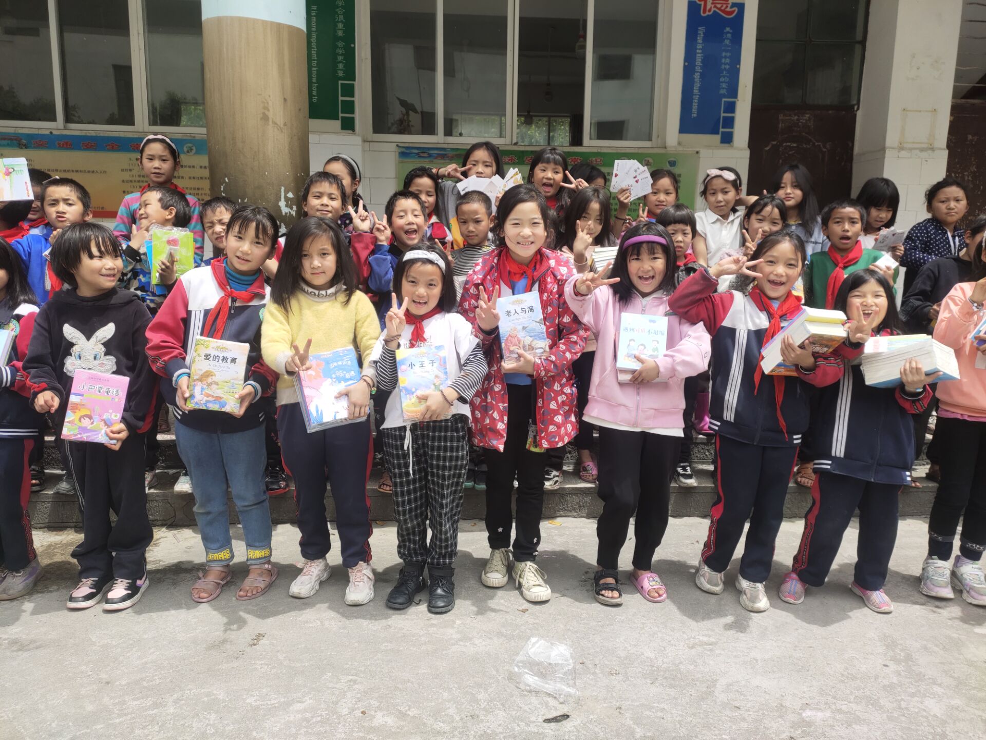 安醫大志愿者開展“以書為伴，傳遞溫暖”關愛鄉村留守兒童活動